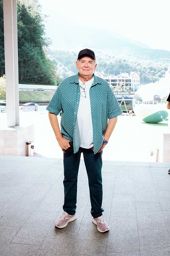 Юрий Стоянов