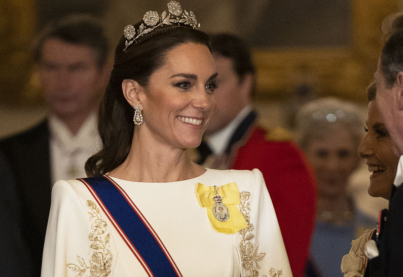 Карл III поздравил Кейт Миддлтон с днем рождения, показав новое фото принцессы