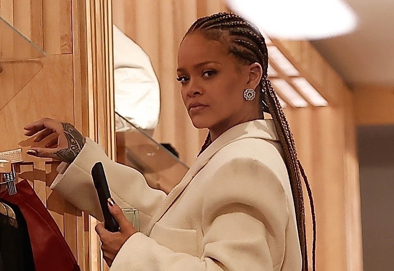 Горячо! Рианна снялась в рекламной кампании своего бренда белья Savage x Fenty. Фото!