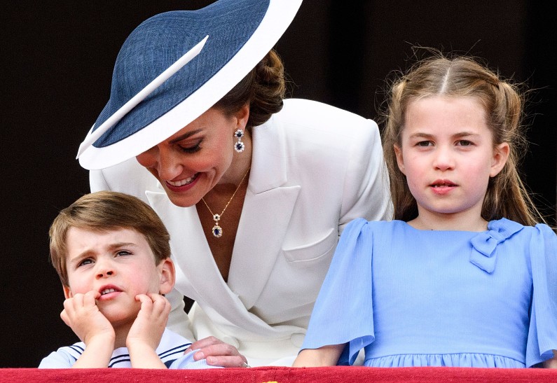 Младший сын Кейт Миддлтон покорил поклонников в новом вирусном видео