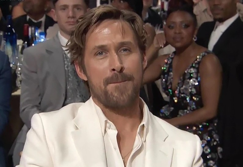 В Сети завирусилась забавная реакция Райана Гослинга на победу песни Кена из фильма «Барби»