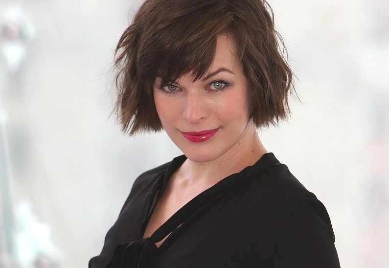 Милла Йовович напугала поклонников болезненным видом