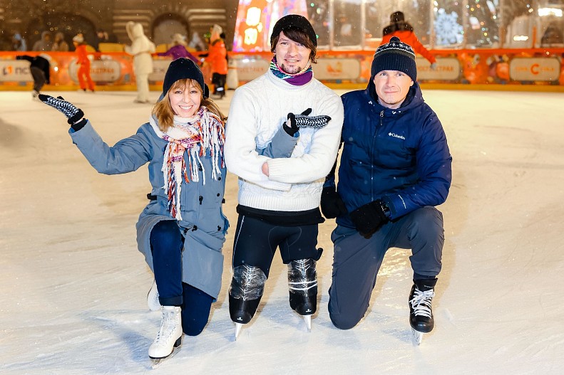 Соучредитель Фонда «Жизнь в Движении» Наталья Шагинян-Нидэм, Александр Похилько (подопечный Фонда) и Дмитрий Троценко