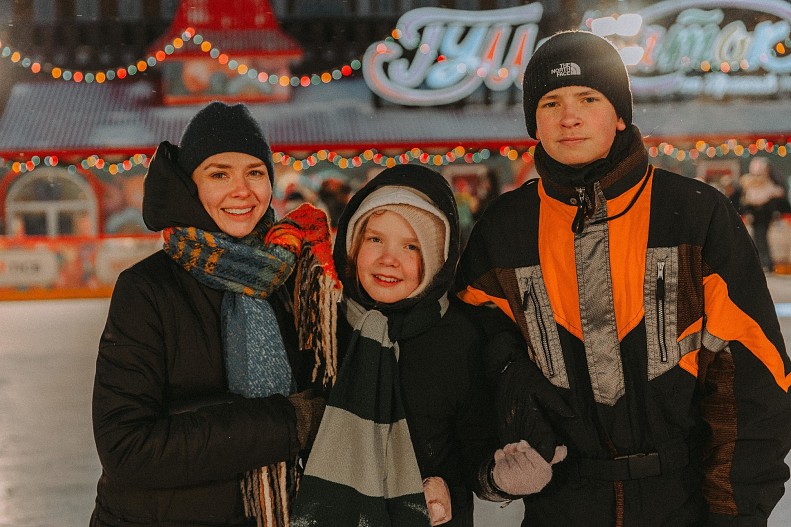 Елена Николаева с детьми