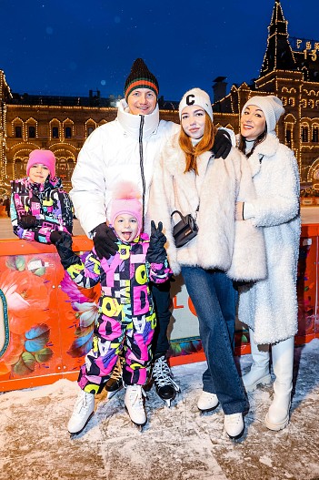 Роман Павлюченко с семьей