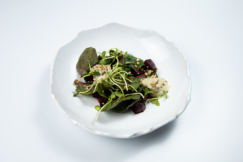 Пикантная свёкла с соусом дор-блю из сета №1