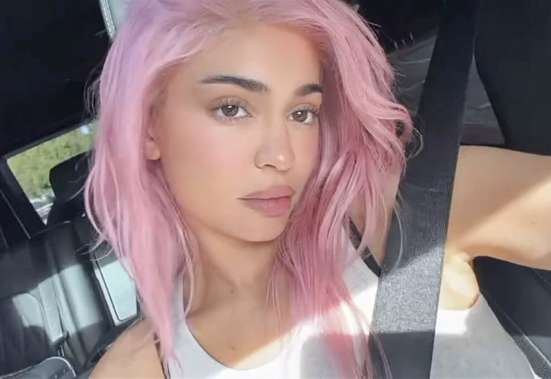 Скучает по прошлому? Кайли Дженнер кардинально сменила имидж