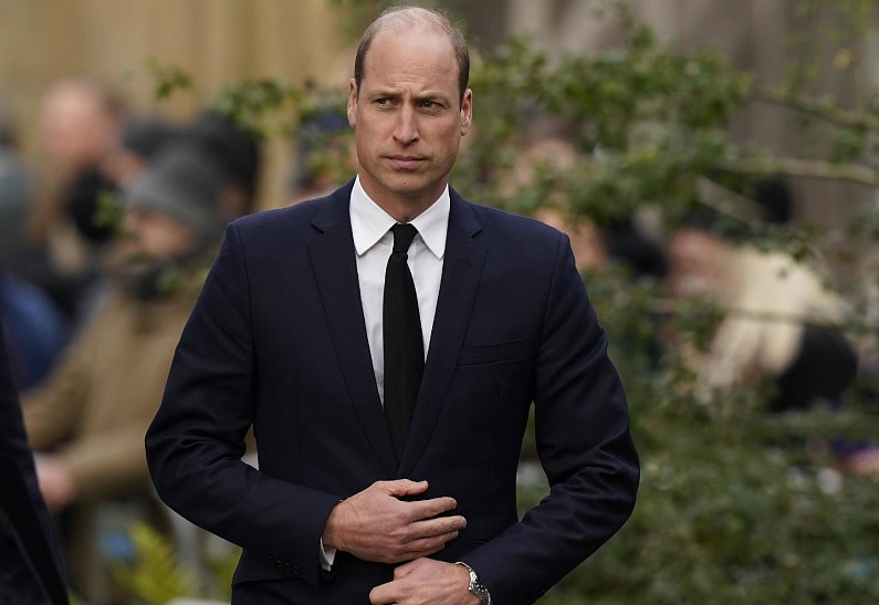 Принц Уильям отказался от королевских полномочий. Что случилось?