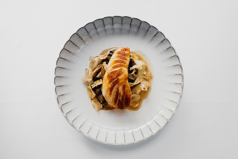 Мурманская треска с грибами и топинамбуром