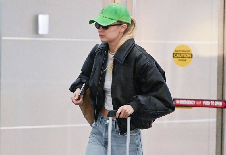 Брэдли Купер и Джиджи Хадид вместе улетели в путешествие