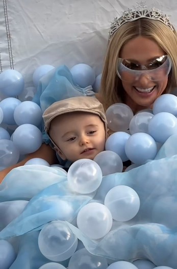 Пэрис Хилтон с сыном