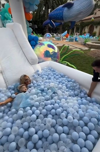 Пэрис Хилтон с сыном