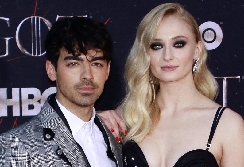 Софи Тернер впервые показала нового бойфренда после развода с Джо Джонасом. Фото!