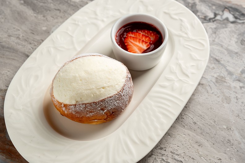 Маритоццо с кремом шантильи и сливочным сыром