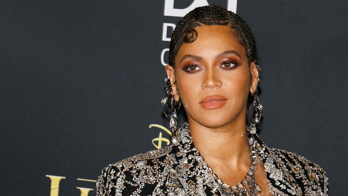 Жеке порно фильмдерді қараңыз Смотреть қара шілтер порно онлайн без регистрации