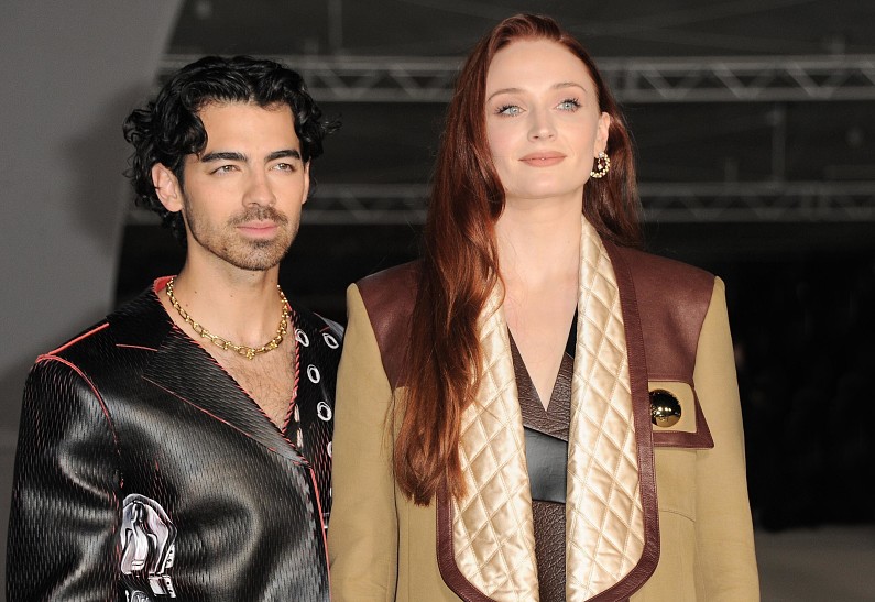 Джо Джонас не может оправиться после развода с Софи Тернер. Подробности!