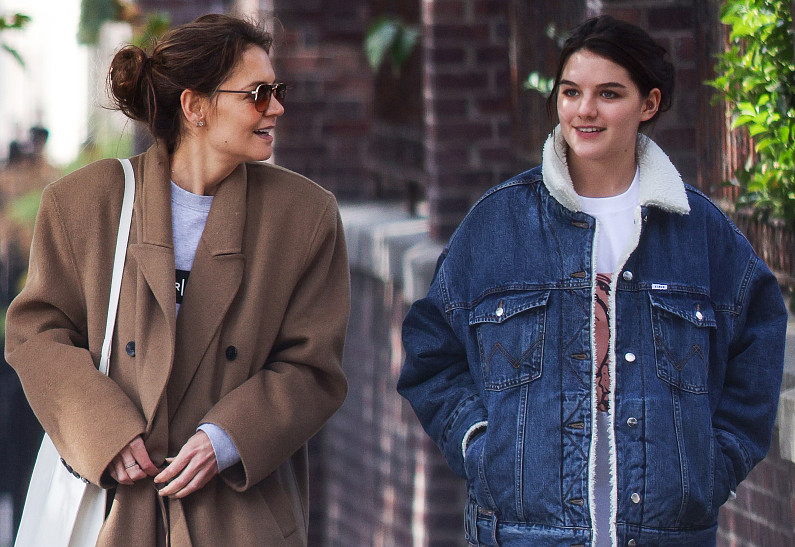 Кэти Холмс с дочерью Сури Круз прогулялись по осеннему Нью-Йорку