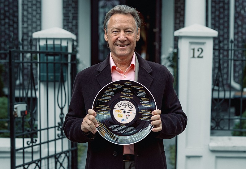 Дмитрий Харатьян исполнит песни Сергея Жукова в новом сериале СТС