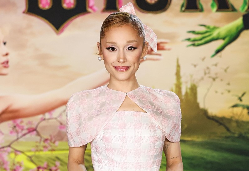 Ариана Гранде и Итан Слейтер растрогали поклонников на новом фото