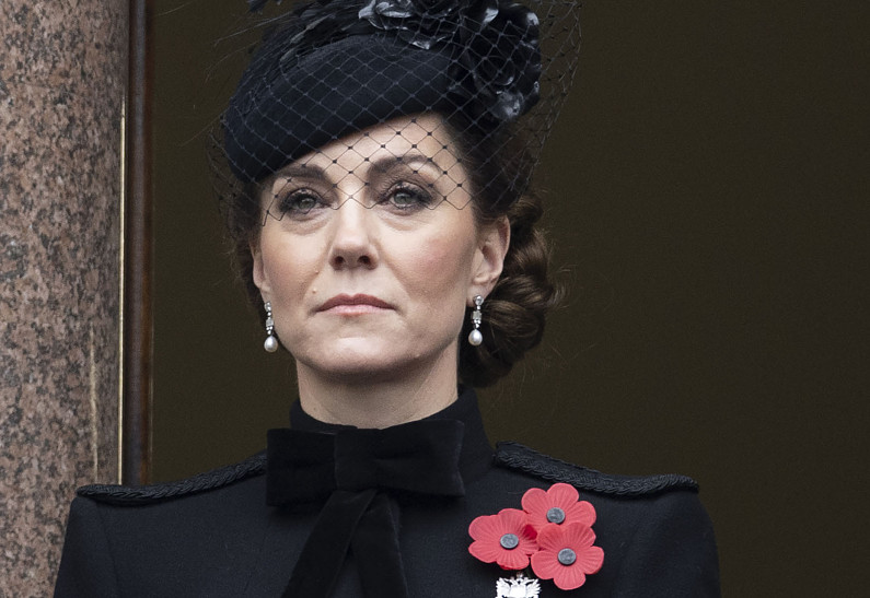 Кейт Миддлтон спровоцировала слухи об ухудшении своего состояния 