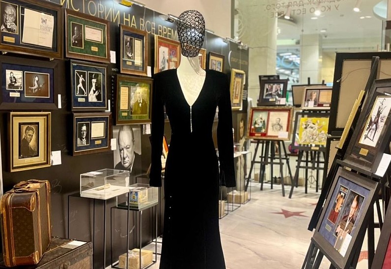 В галерее Stargift представлены благотворительные лоты со съемок фильма «Водитель-олигарх»