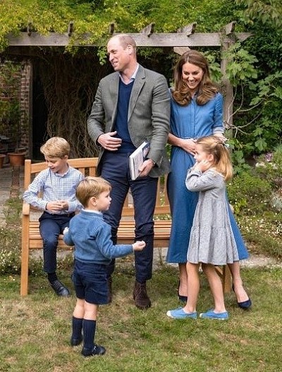 &nbsp;Принц Уильям и&nbsp;Кейт Миддлтон с детьми