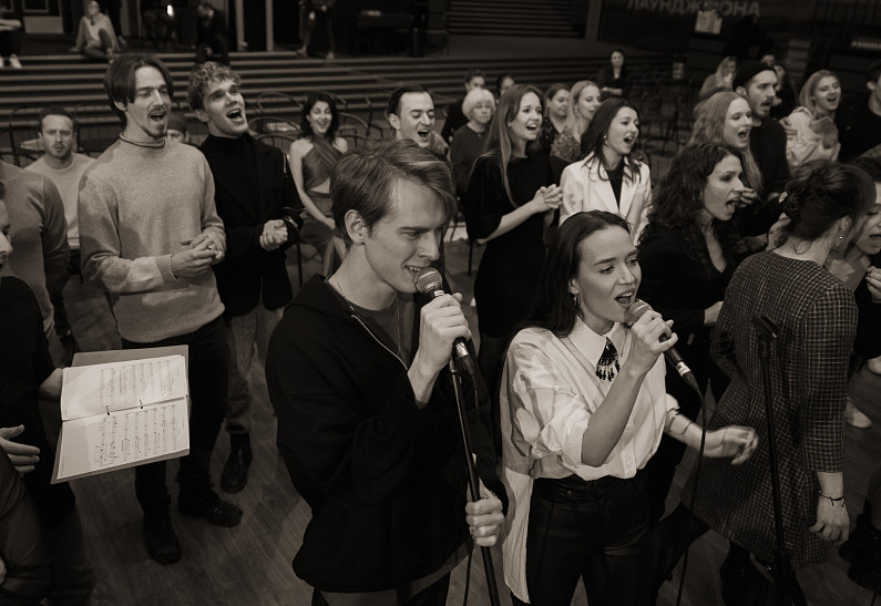 В МДМ прошла первая встреча оркестра и артистов мюзикла «Последняя сказка»