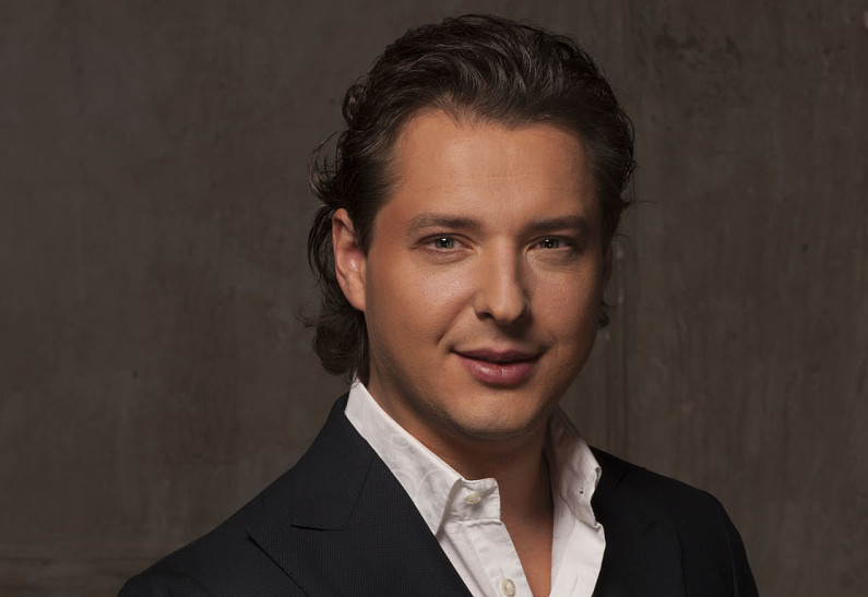 Тенор Дмитрий Корчак выступит с программой «Шедевры русской оперы»