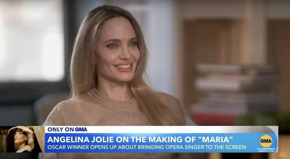 Анджелина Джоли