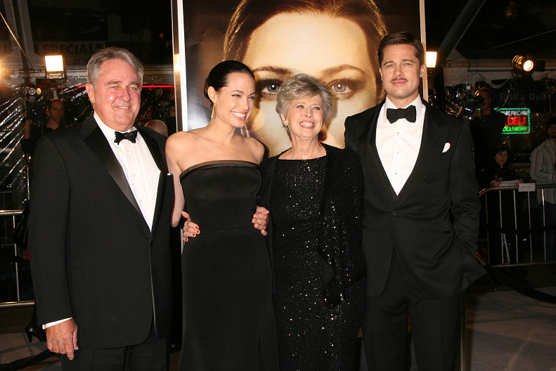 Анджелина Джоли и Брэд Питт с родителями