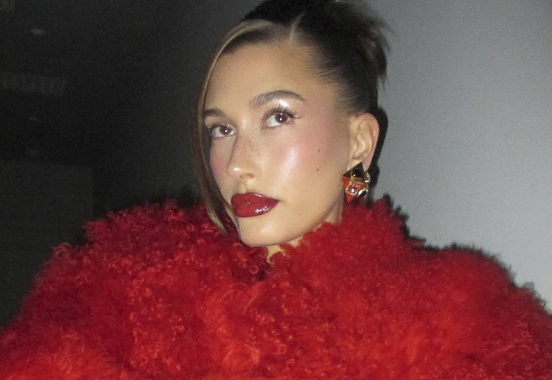 «Где муж?»: Хейли Бибер спровоцировала слухи о проблемах в отношениях с Джастином 