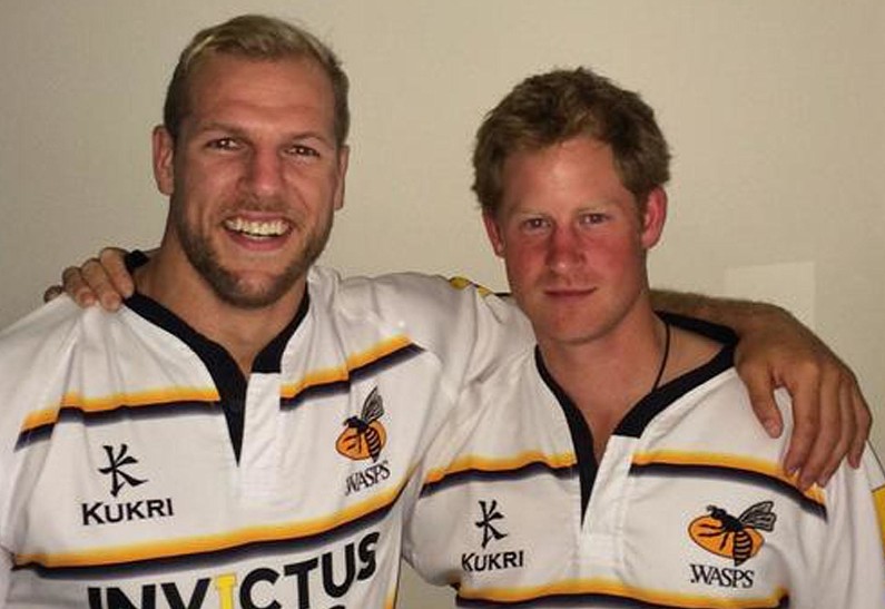 Друг принца Гарри публично раскритиковал неблагополучную королевскую семью