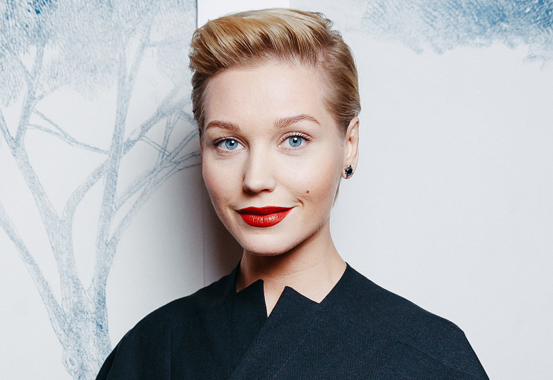 Кристина Асмус представила нового спутника на премьере сериала «Первый номер»