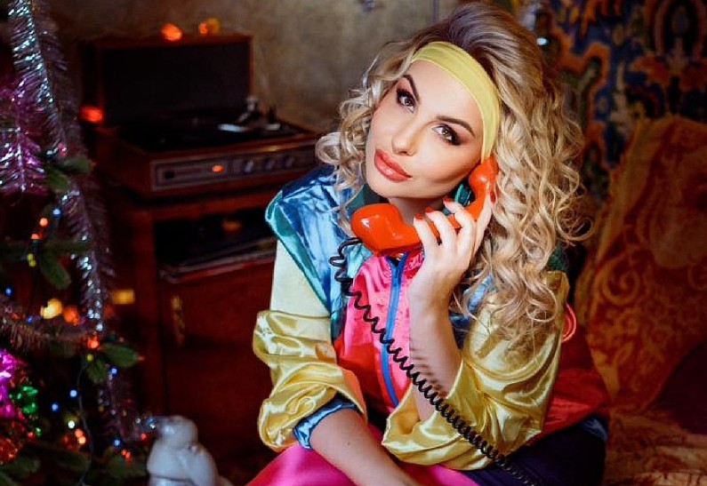 «Новогодняя ночь» возвращается: Анэтта Бриль исполнила хит своей мамы