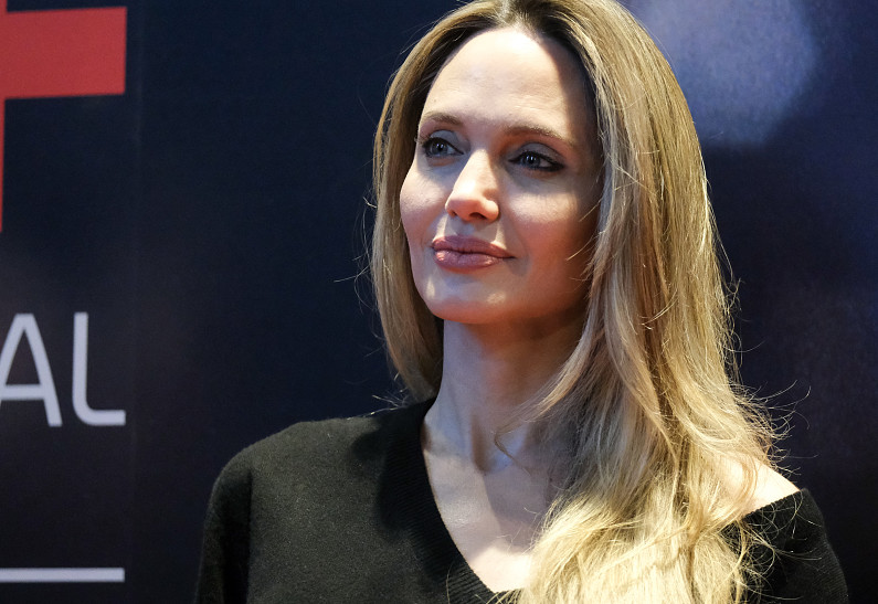 Рэпер Акала ответил на слухи о романе с Анджелиной Джоли