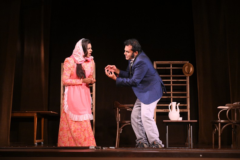 Сцена из спектакля «Предложение»