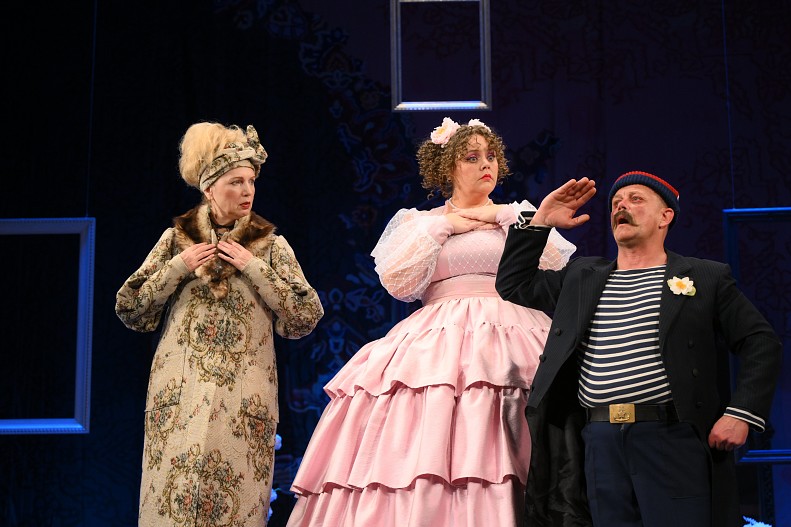 Сцена из спектакля «Женитьба»