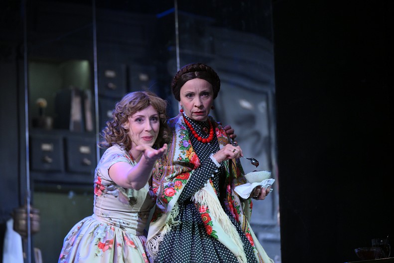 Сцена из спектакля «Свои люди – сочтемся»