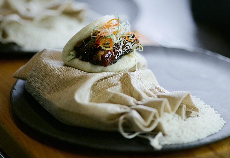 В ресторане «ОКЕАН для важных рыб» в Сочи пройдет гастроужин «Семь богов счастья»