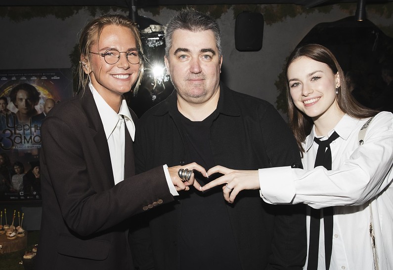 Линда Лапиньш, Анна Невская, Антон Желнов и другие: клуб «418» пригласил гостей в «Чёрный замок»