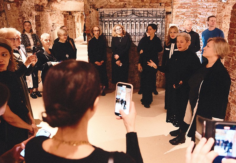 Светская Москва на открытии выставки-экскурсии в особняке на Новой Басманной