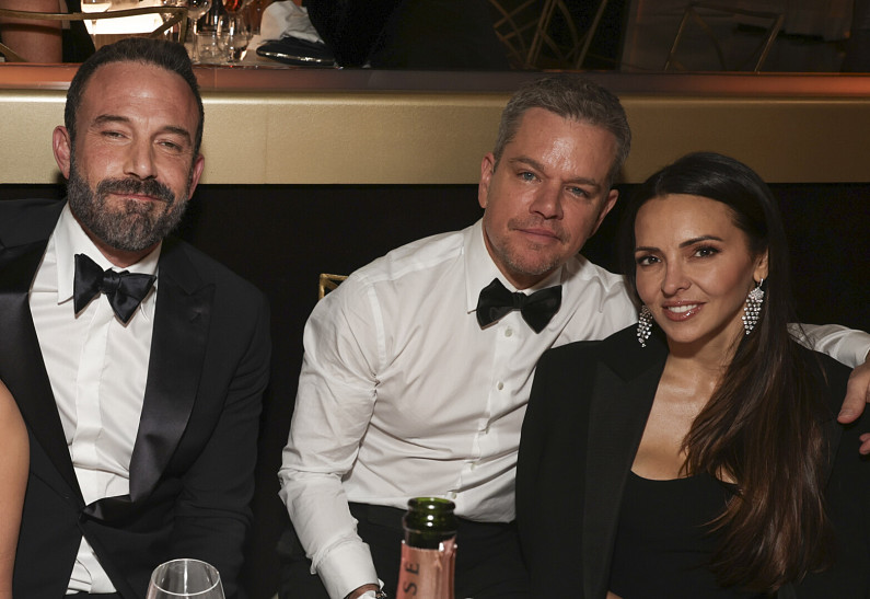 Бена Аффлека сняли на прогулке с женой Мэтта Дэймона