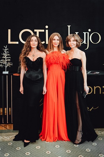 Сандра и Моника Абнер, Виктория Полякова