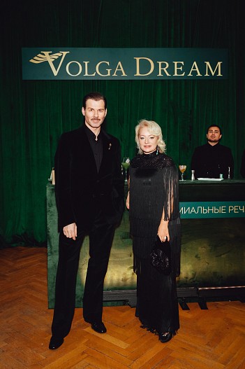 Дмитрий Логинов и Татьяна Сабуренкова (Posta Magazine, в YANINA Couture)
