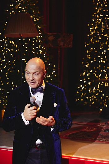 Олег Новиков