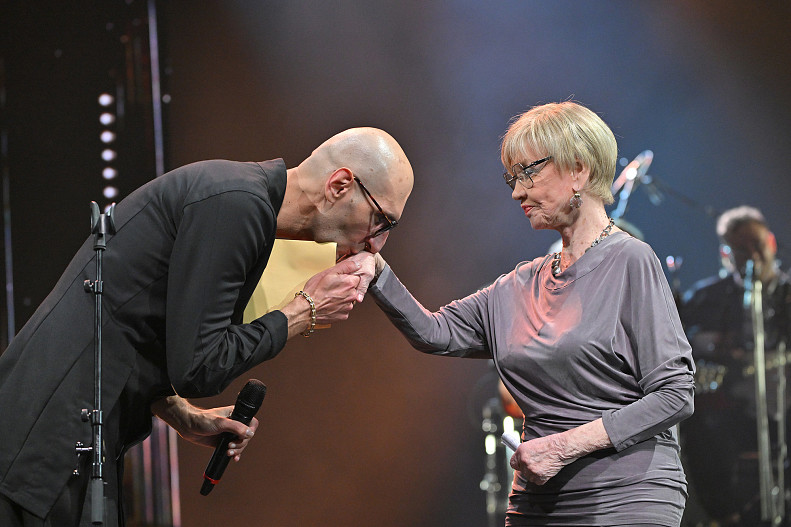 Вера Алентова