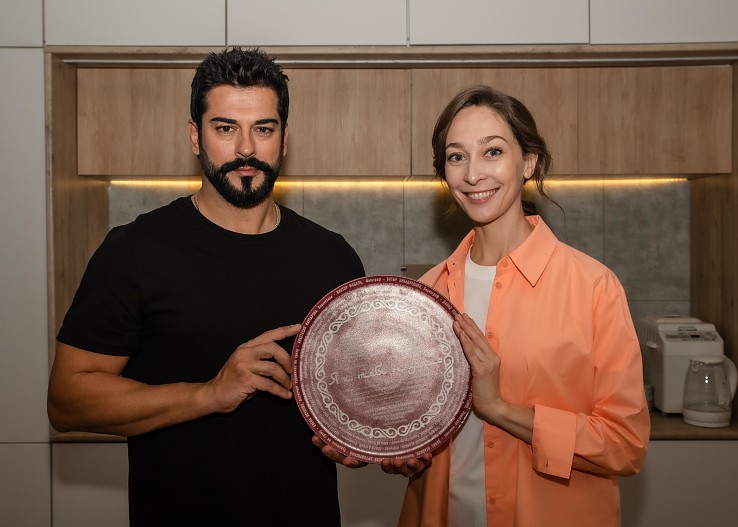 Бурак Озчивит и Юлия Калашникова