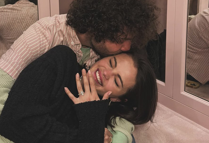 Селена Гомес и Бенни Бланко показали, как отметили Рождество после помолвки