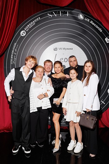 Леон Кемстач с семьей