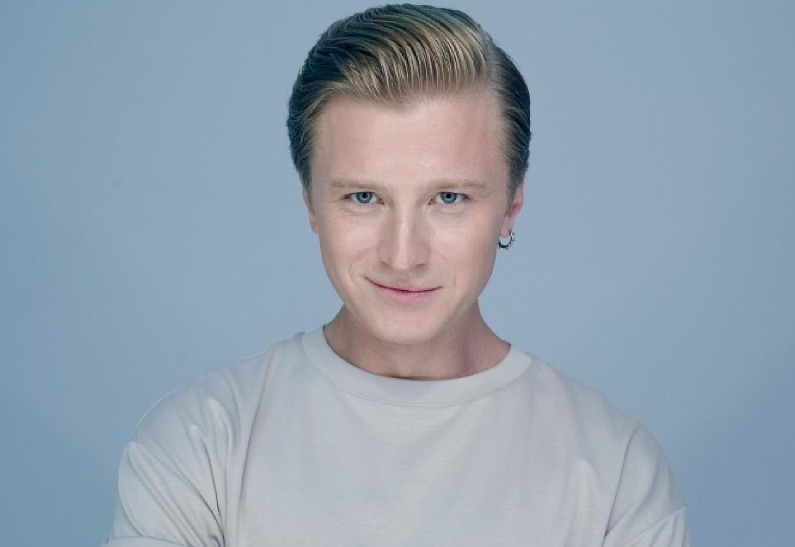 «Мой герой уже не мальчик на побегушках»: Вячеслав Чепурченко рассказал о сериале «Новые Жуки»